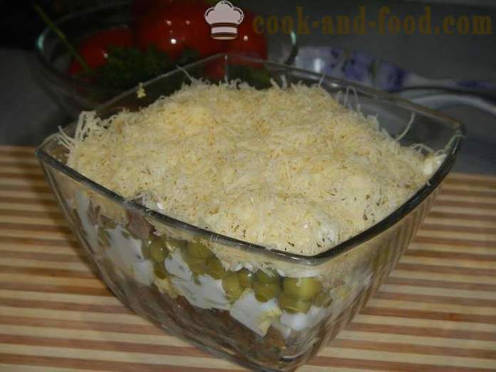 Eenvoudige salade van kippenlever - stap voor stap recept voor lever salade lagen (met foto's).