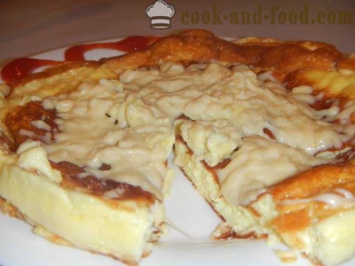 Heerlijke lucht omelet met zure room in een pan - hoe roerei koken met kaas, een recept stap voor stap met foto's.