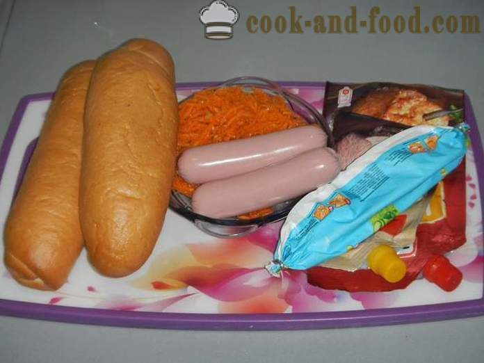 Heerlijke zelfgemaakte hot dog - hoe je een hot dog, een stap voor stap recept met foto's te maken.