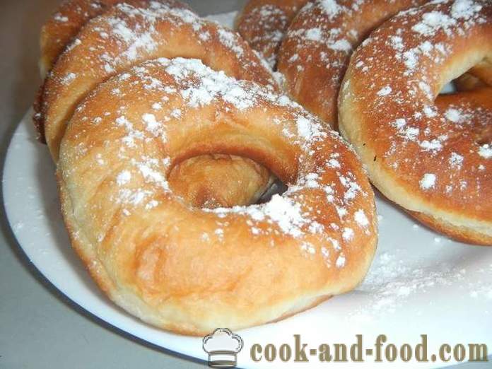 Lenten zoete donuts op gist en water, gebakken in een pan - als kok donuts in gist, recept met foto