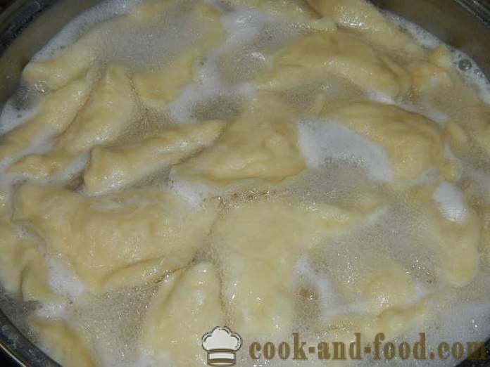 Heerlijke dumplings met aardappelen en zure room. stap voor stap recept met foto's - Hoe de dumplings met aardappelen koken.