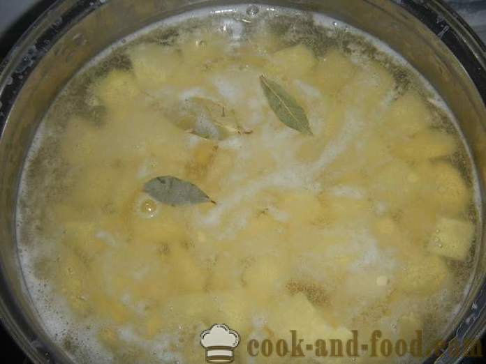 Plantaardige hutspot met aardappelen en kool in multivarka, pot of pan. Recept hoe je groente stoofpot te maken - stap voor stap met foto's.