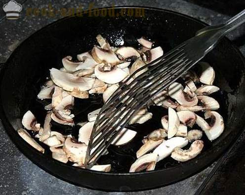 Mushroom soep met champignons en aardappelen - heerlijk, snel en bevredigend. Recept met foto's.