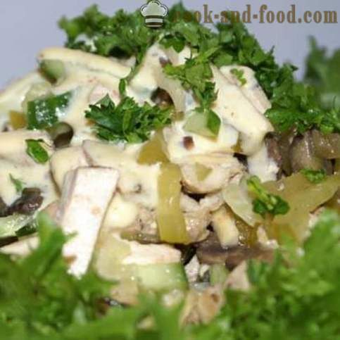 Het verzamelen van salade recepten met kip en champignons