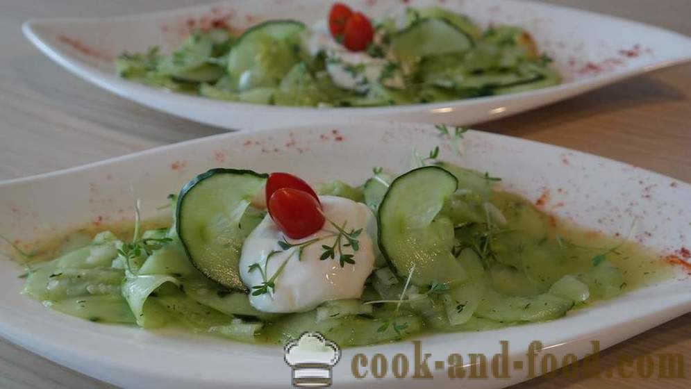 Recepten voor salades met verse komkommers