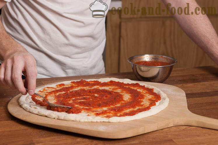 Deeg recept en pizza saus door Jamie Oliver